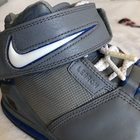lebron shoes old